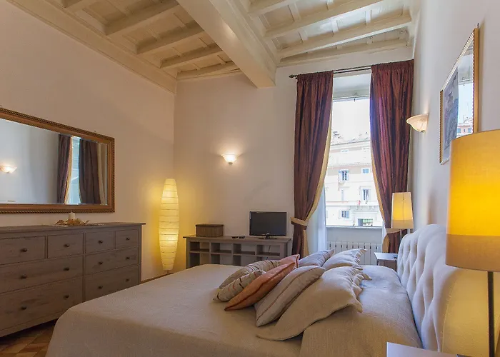 Daire Rental In Rome Trevi Fouintain View Apartment *