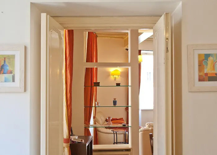 Daire Rental In Rome Trevi Fouintain View Apartment *