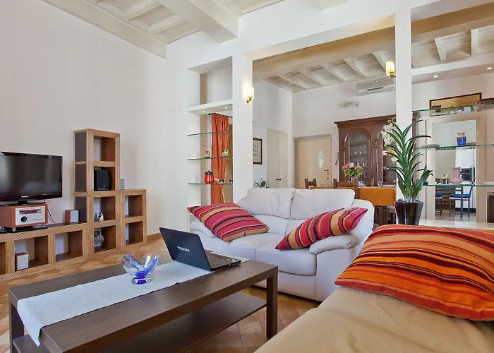Daire Rental In Rome Trevi Fouintain View Apartment